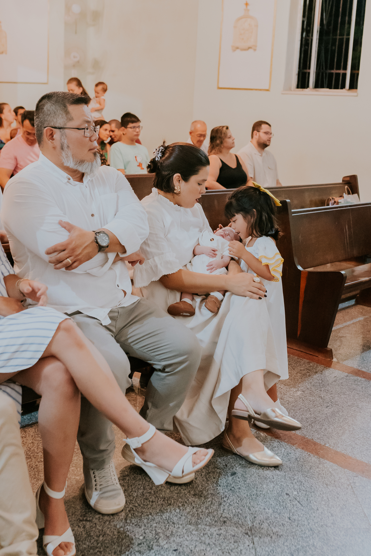 fotografia batizado batismo igreja sagrada família morro do ouro ilha do governador ribeira Rio de Janeiro fotografa familia Pedro mitsuo 