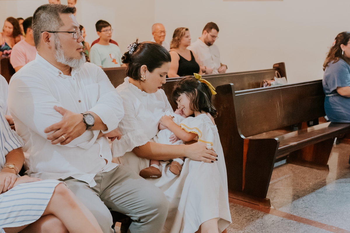 fotografia batizado batismo igreja sagrada família morro do ouro ilha do governador ribeira Rio de Janeiro fotografa familia Pedro mitsuo 