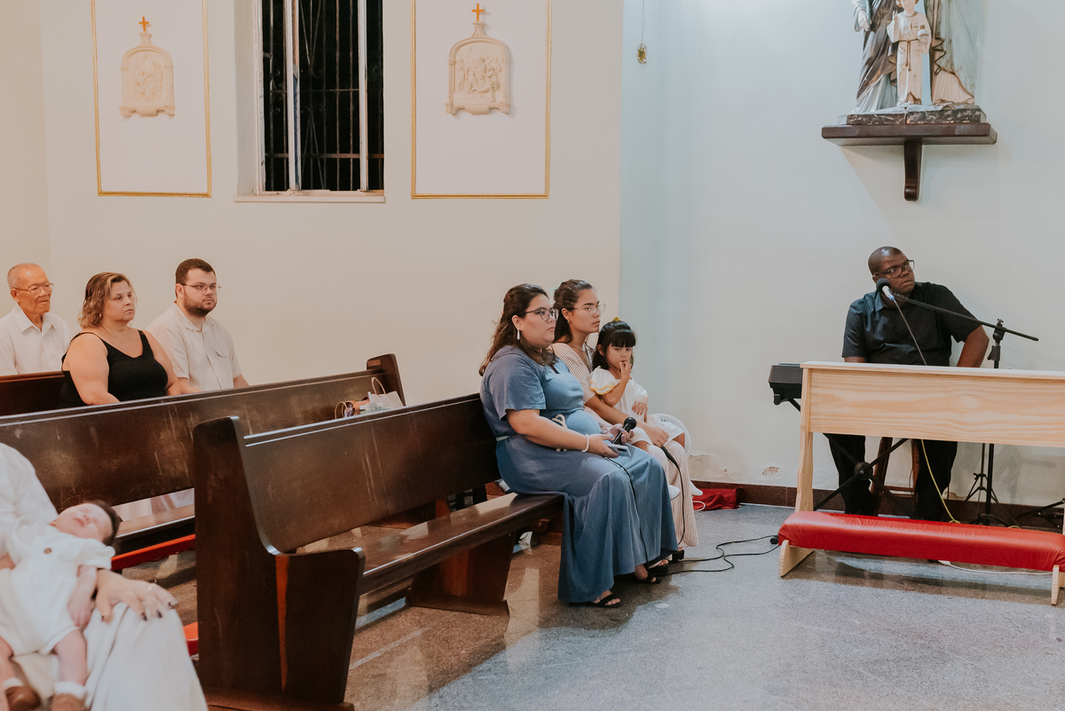 fotografia batizado batismo igreja sagrada família morro do ouro ilha do governador ribeira Rio de Janeiro fotografa familia Pedro mitsuo 