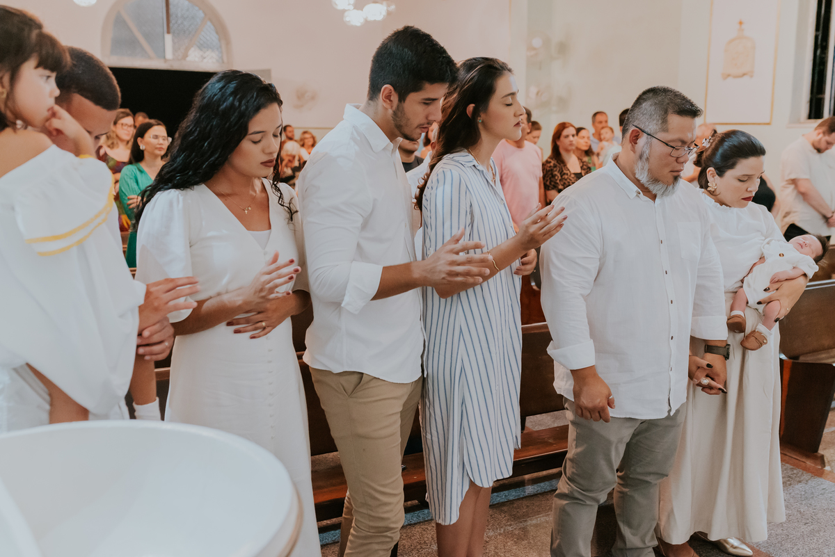 fotografia batizado batismo igreja sagrada família morro do ouro ilha do governador ribeira Rio de Janeiro fotografa familia Pedro mitsuo 