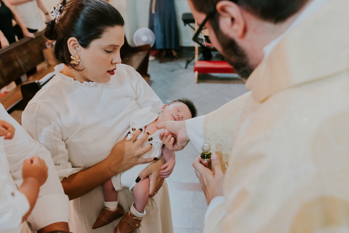 fotografia batizado batismo igreja sagrada família morro do ouro ilha do governador ribeira Rio de Janeiro fotografa familia Pedro mitsuo 