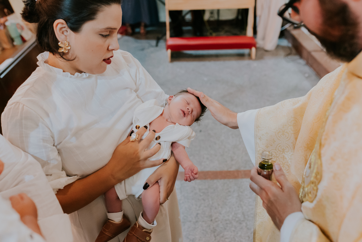 fotografia batizado batismo igreja sagrada família morro do ouro ilha do governador ribeira Rio de Janeiro fotografa familia Pedro mitsuo 