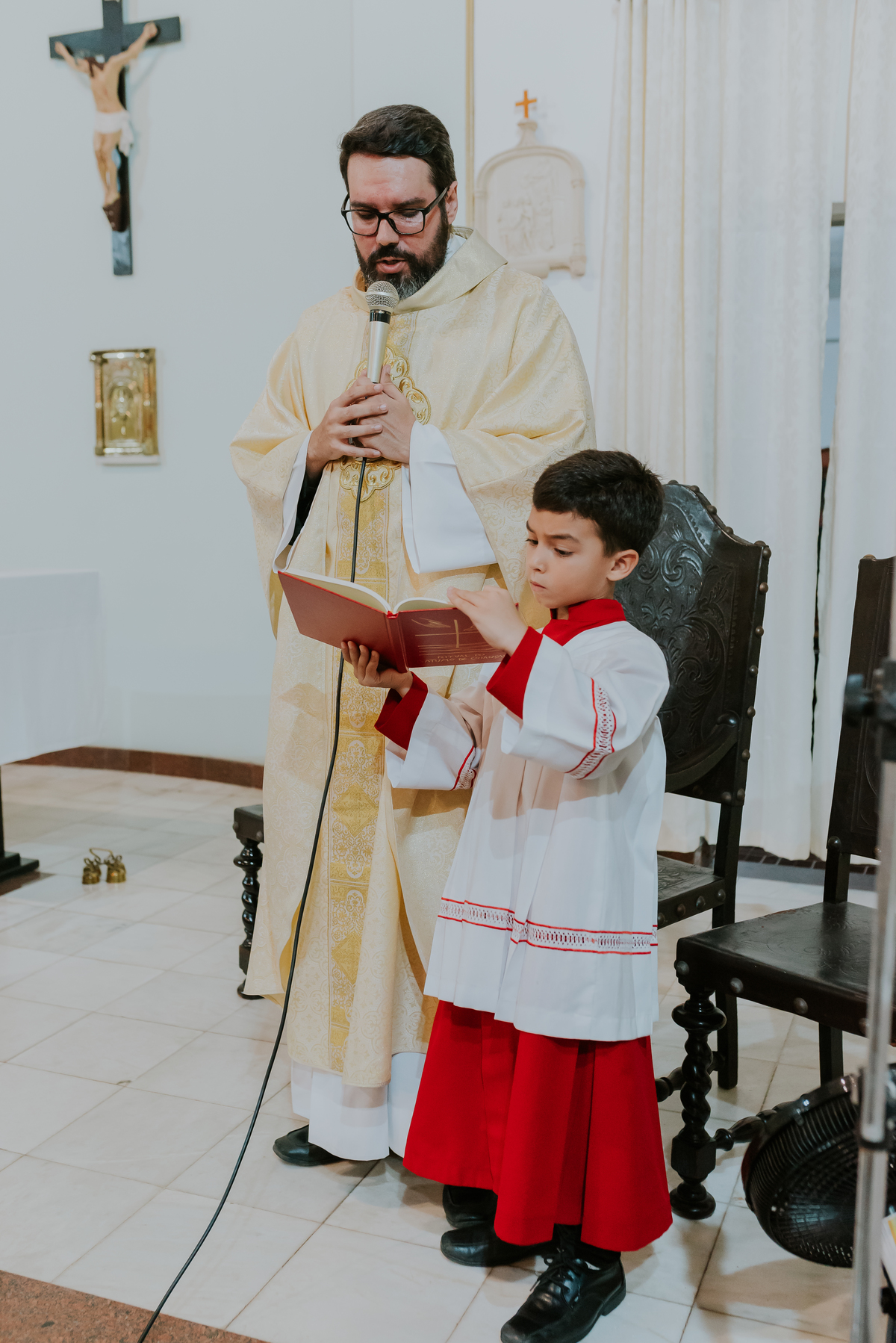 fotografia batizado batismo igreja sagrada família morro do ouro ilha do governador ribeira Rio de Janeiro fotografa familia Pedro mitsuo 