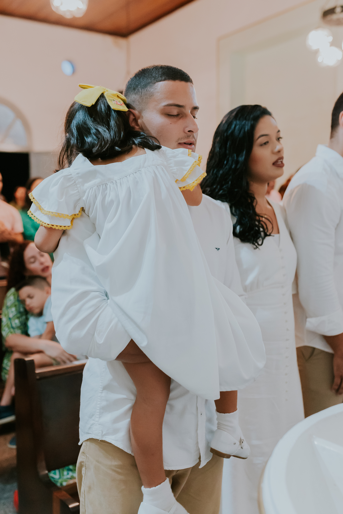 fotografia batizado batismo igreja sagrada família morro do ouro ilha do governador ribeira Rio de Janeiro fotografa familia Pedro mitsuo 
