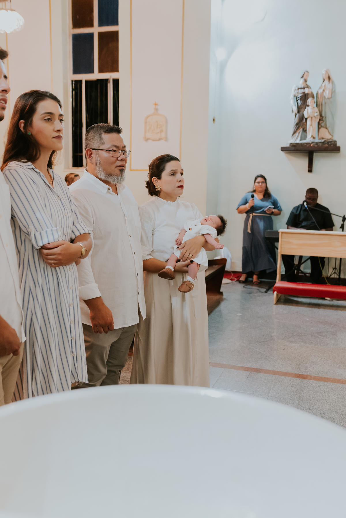 fotografia batizado batismo igreja sagrada família morro do ouro ilha do governador ribeira Rio de Janeiro fotografa familia Pedro mitsuo 