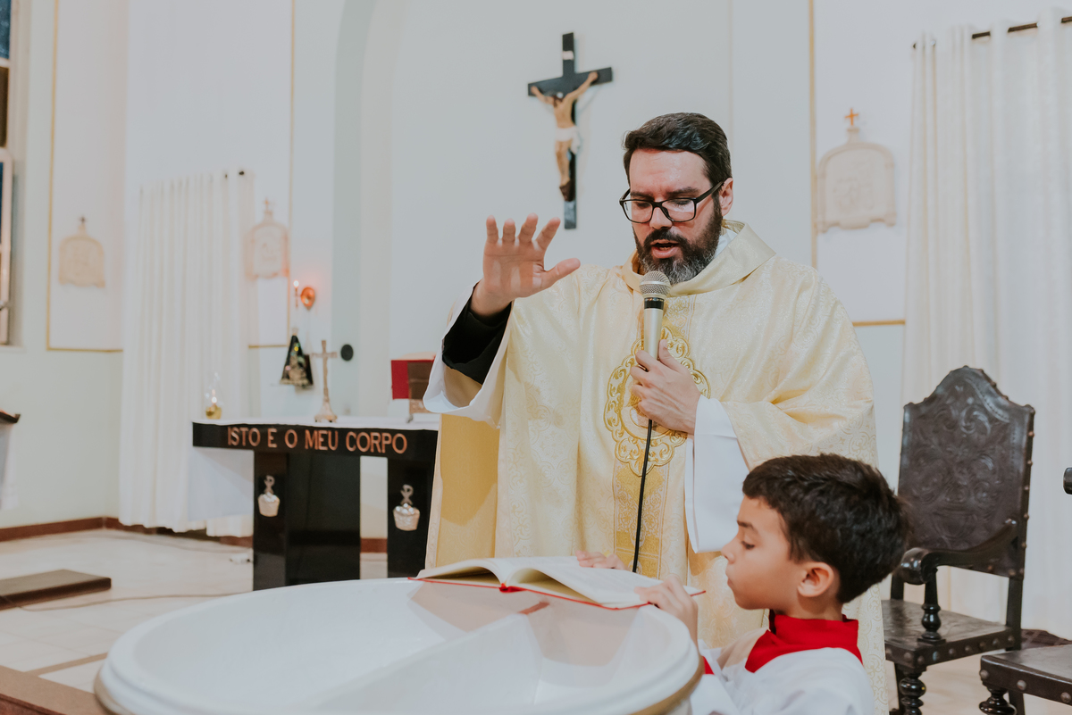fotografia batizado batismo igreja sagrada família morro do ouro ilha do governador ribeira Rio de Janeiro fotografa familia Pedro mitsuo 