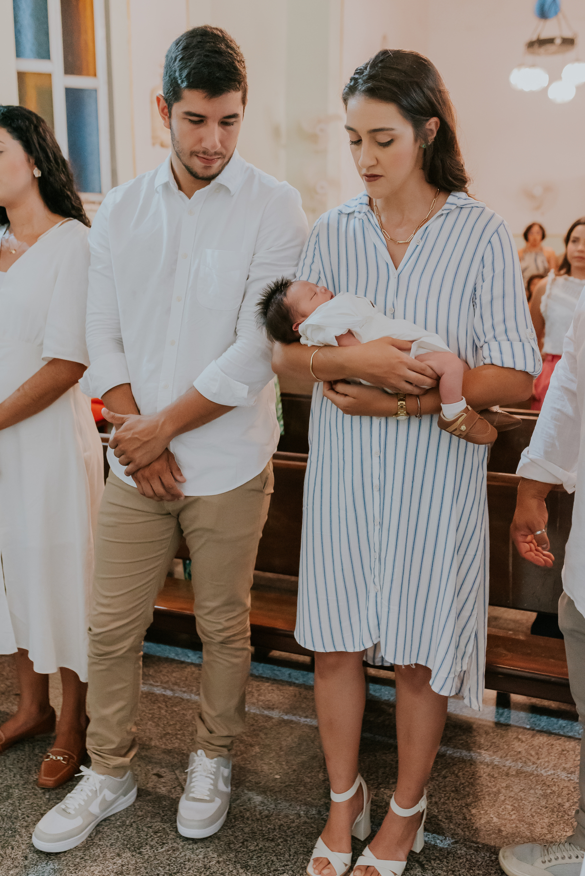 fotografia batizado batismo igreja sagrada família morro do ouro ilha do governador ribeira Rio de Janeiro fotografa familia Pedro mitsuo 