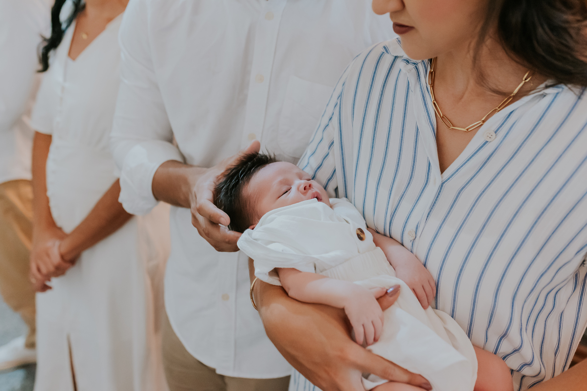 fotografia batizado batismo igreja sagrada família morro do ouro ilha do governador ribeira Rio de Janeiro fotografa familia Pedro mitsuo 