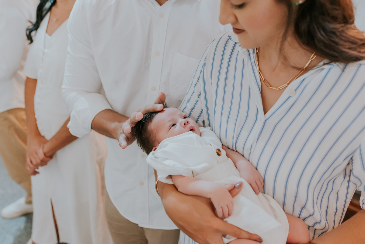 fotografia batizado batismo igreja sagrada família morro do ouro ilha do governador ribeira Rio de Janeiro fotografa familia Pedro mitsuo 