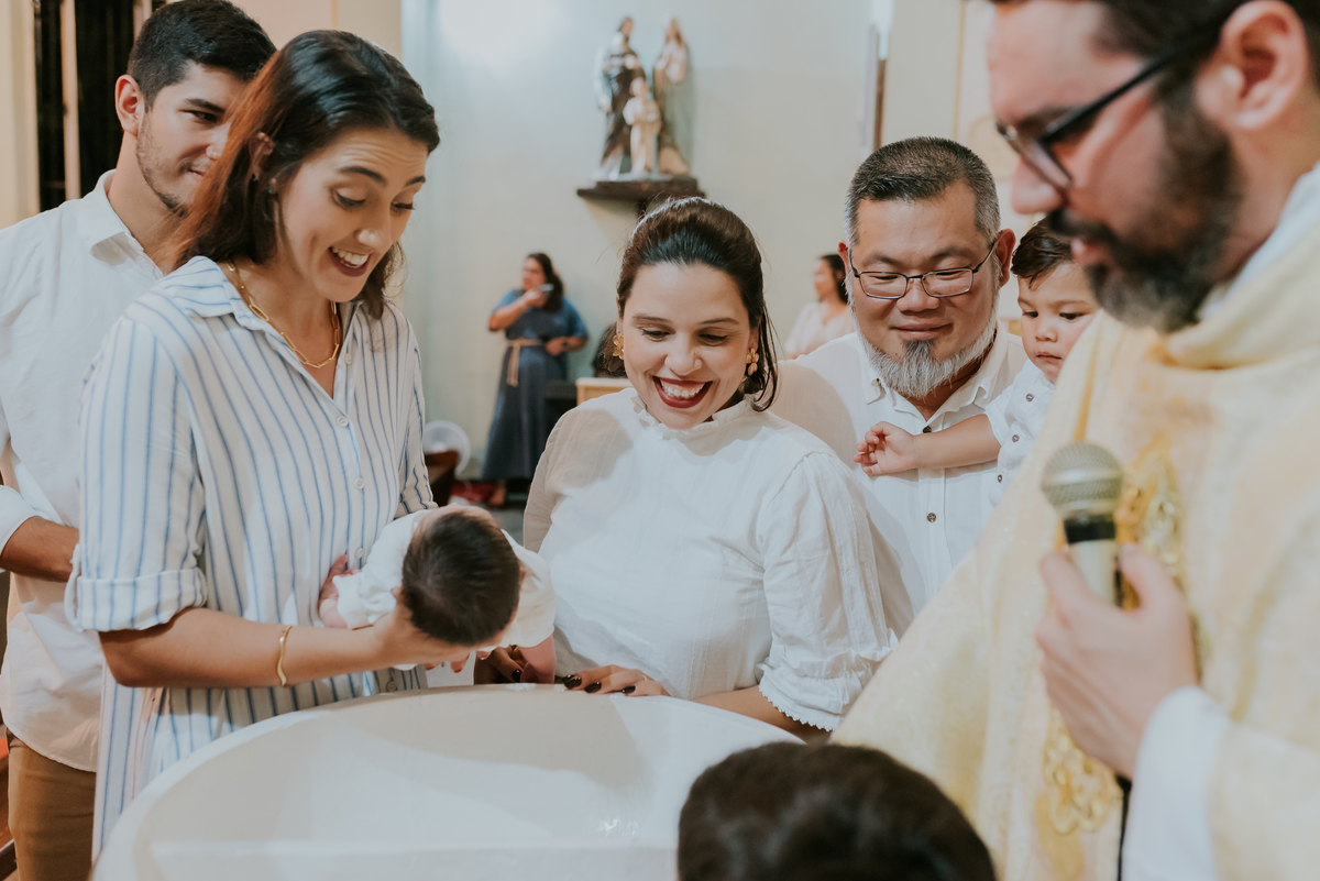 fotografia batizado batismo igreja sagrada família morro do ouro ilha do governador ribeira Rio de Janeiro fotografa familia Pedro mitsuo 
