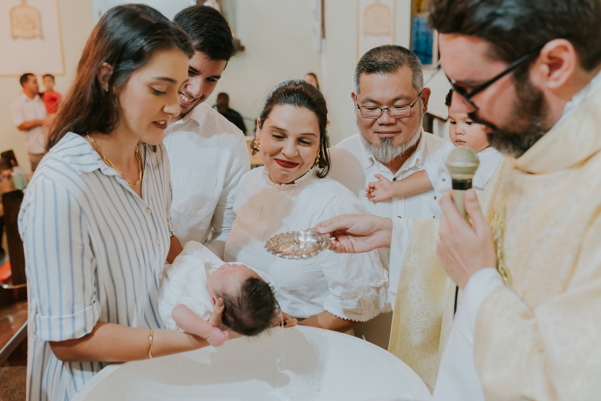 fotografia batizado batismo igreja sagrada família morro do ouro ilha do governador ribeira Rio de Janeiro fotografa familia Pedro mitsuo 