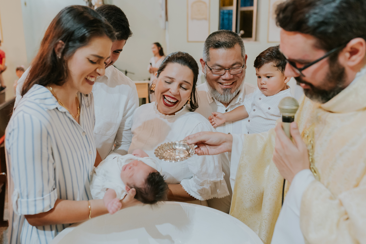 fotografia batizado batismo igreja sagrada família morro do ouro ilha do governador ribeira Rio de Janeiro fotografa familia Pedro mitsuo 