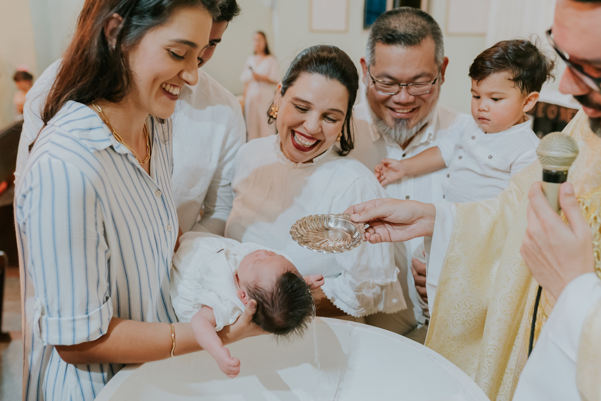 fotografia batizado batismo igreja sagrada família morro do ouro ilha do governador ribeira Rio de Janeiro fotografa familia Pedro mitsuo 