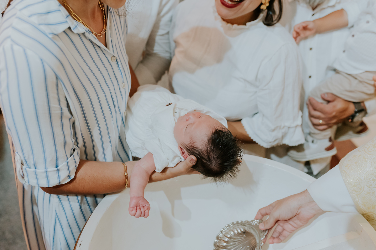 fotografia batizado batismo igreja sagrada família morro do ouro ilha do governador ribeira Rio de Janeiro fotografa familia Pedro mitsuo 