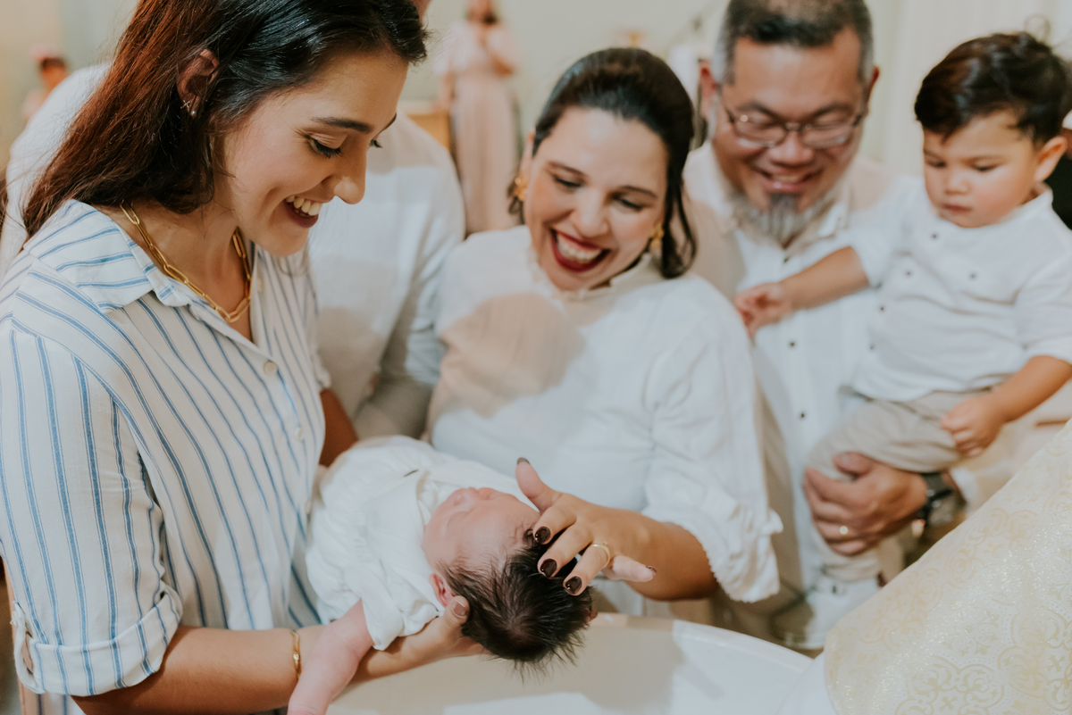 fotografia batizado batismo igreja sagrada família morro do ouro ilha do governador ribeira Rio de Janeiro fotografa familia Pedro mitsuo 