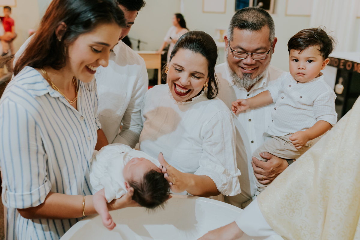 fotografia batizado batismo igreja sagrada família morro do ouro ilha do governador ribeira Rio de Janeiro fotografa familia Pedro mitsuo 