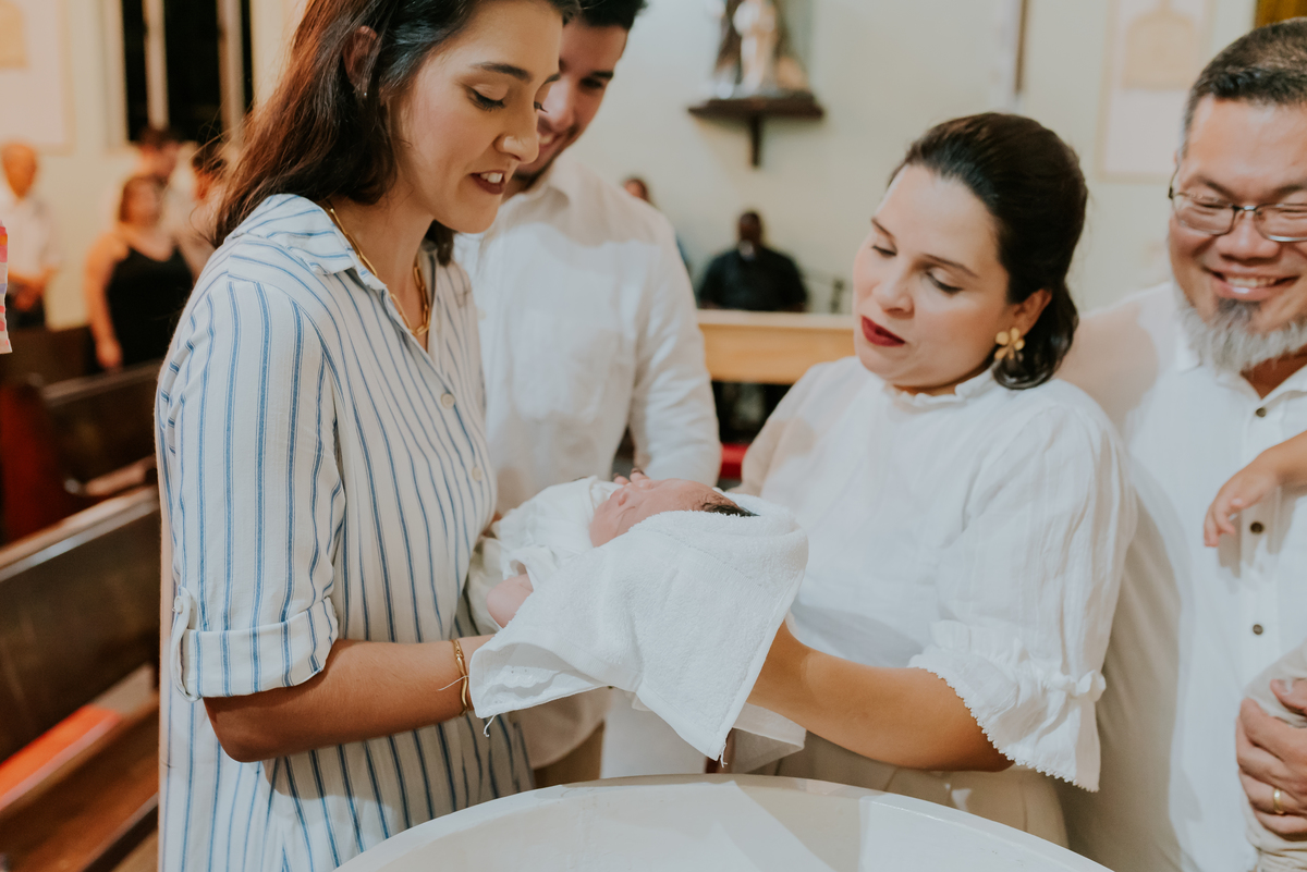 fotografia batizado batismo igreja sagrada família morro do ouro ilha do governador ribeira Rio de Janeiro fotografa familia Pedro mitsuo 