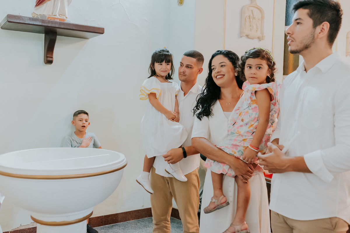 fotografia batizado batismo igreja sagrada família morro do ouro ilha do governador ribeira Rio de Janeiro fotografa familia Pedro mitsuo 