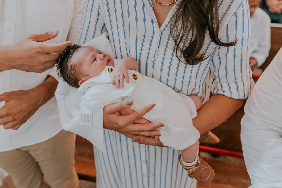 fotografia batizado batismo igreja sagrada família morro do ouro ilha do governador ribeira Rio de Janeiro fotografa familia Pedro mitsuo 