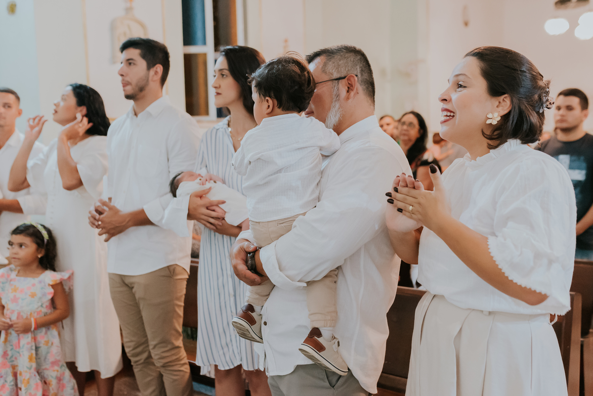 fotografia batizado batismo igreja sagrada família morro do ouro ilha do governador ribeira Rio de Janeiro fotografa familia Pedro mitsuo 