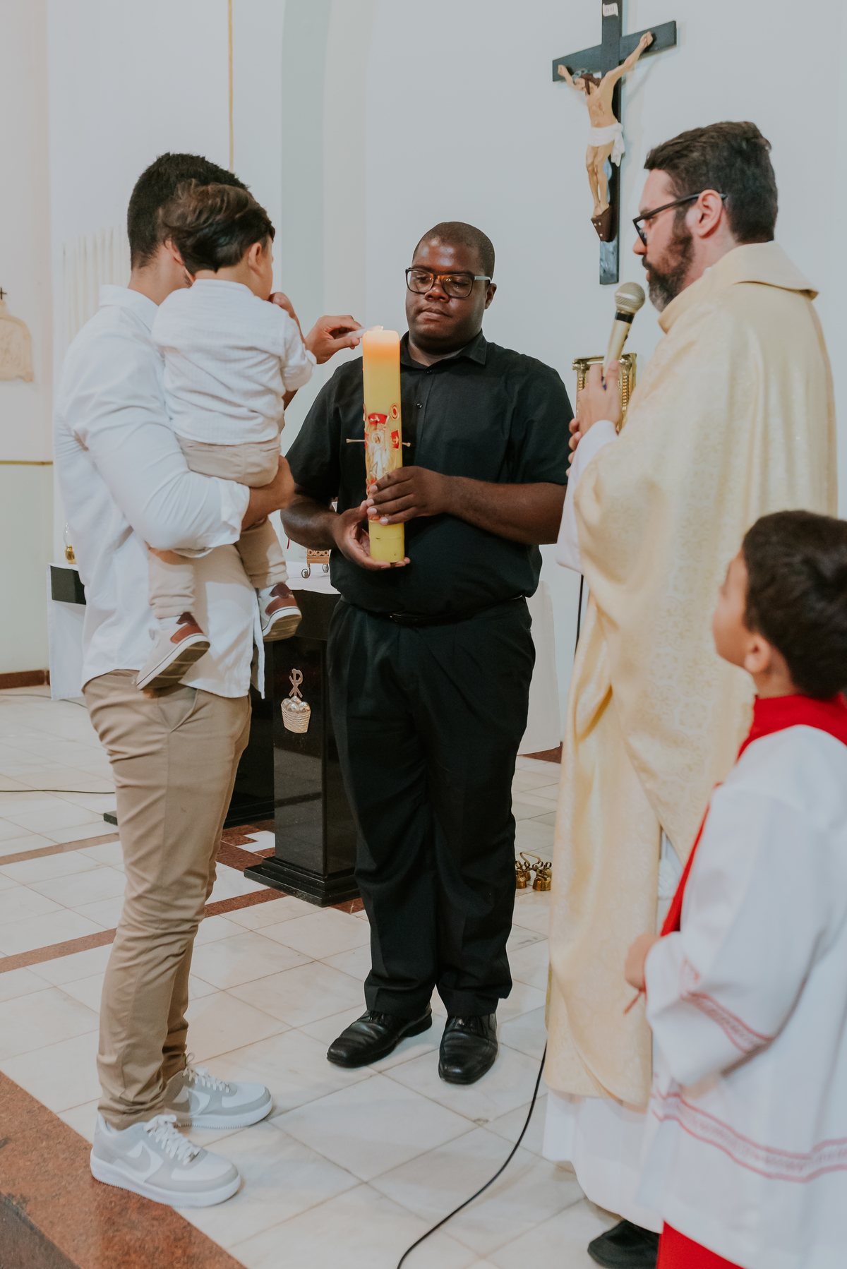 fotografia batizado batismo igreja sagrada família morro do ouro ilha do governador ribeira Rio de Janeiro fotografa familia Pedro mitsuo 