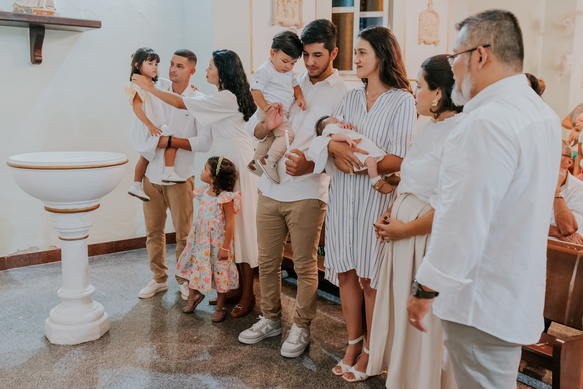 fotografia batizado batismo igreja sagrada família morro do ouro ilha do governador ribeira Rio de Janeiro fotografa familia Pedro mitsuo 