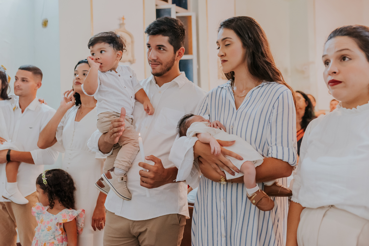 fotografia batizado batismo igreja sagrada família morro do ouro ilha do governador ribeira Rio de Janeiro fotografa familia Pedro mitsuo 