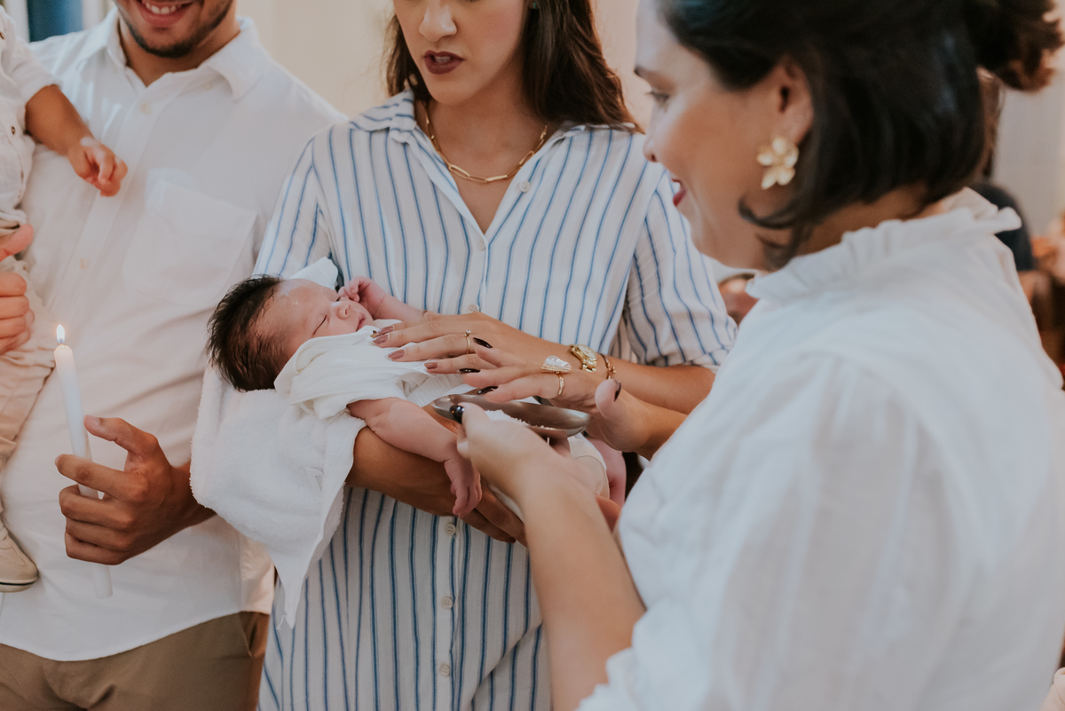 fotografia batizado batismo igreja sagrada família morro do ouro ilha do governador ribeira Rio de Janeiro fotografa familia Pedro mitsuo 