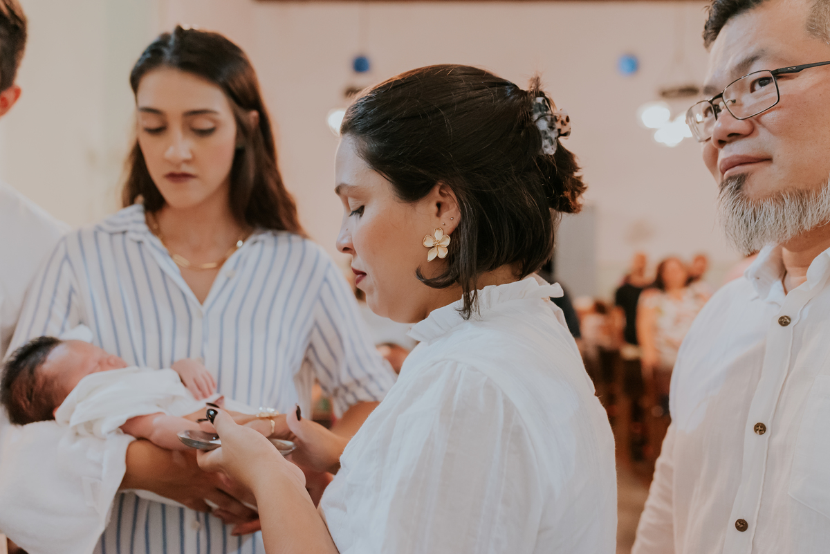 fotografia batizado batismo igreja sagrada família morro do ouro ilha do governador ribeira Rio de Janeiro fotografa familia Pedro mitsuo 