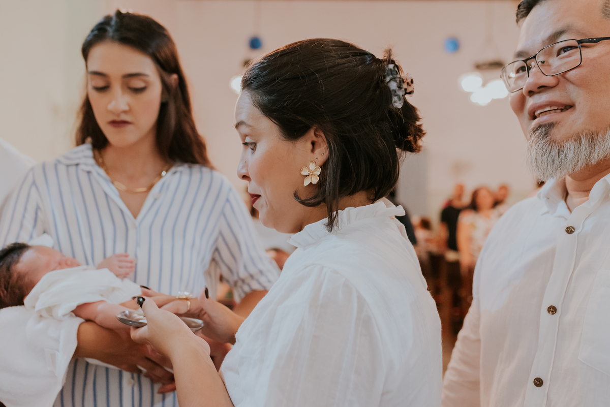 fotografia batizado batismo igreja sagrada família morro do ouro ilha do governador ribeira Rio de Janeiro fotografa familia Pedro mitsuo 