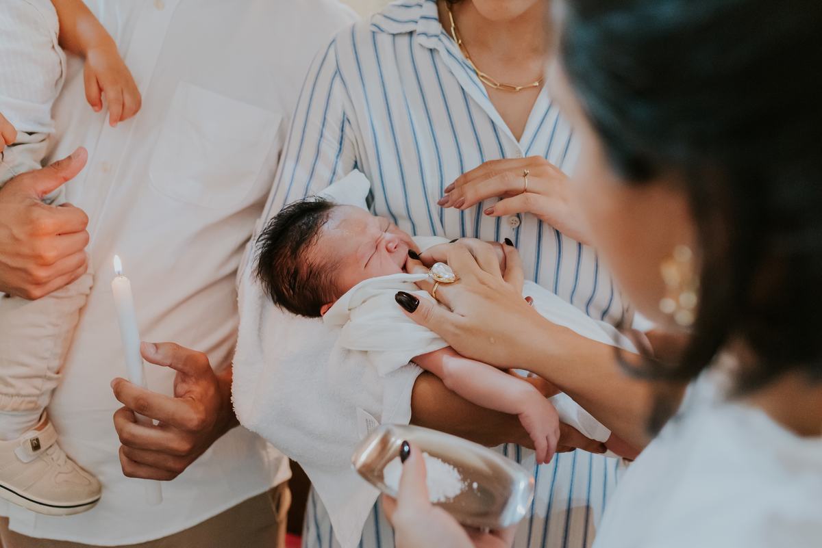 fotografia batizado batismo igreja sagrada família morro do ouro ilha do governador ribeira Rio de Janeiro fotografa familia Pedro mitsuo 