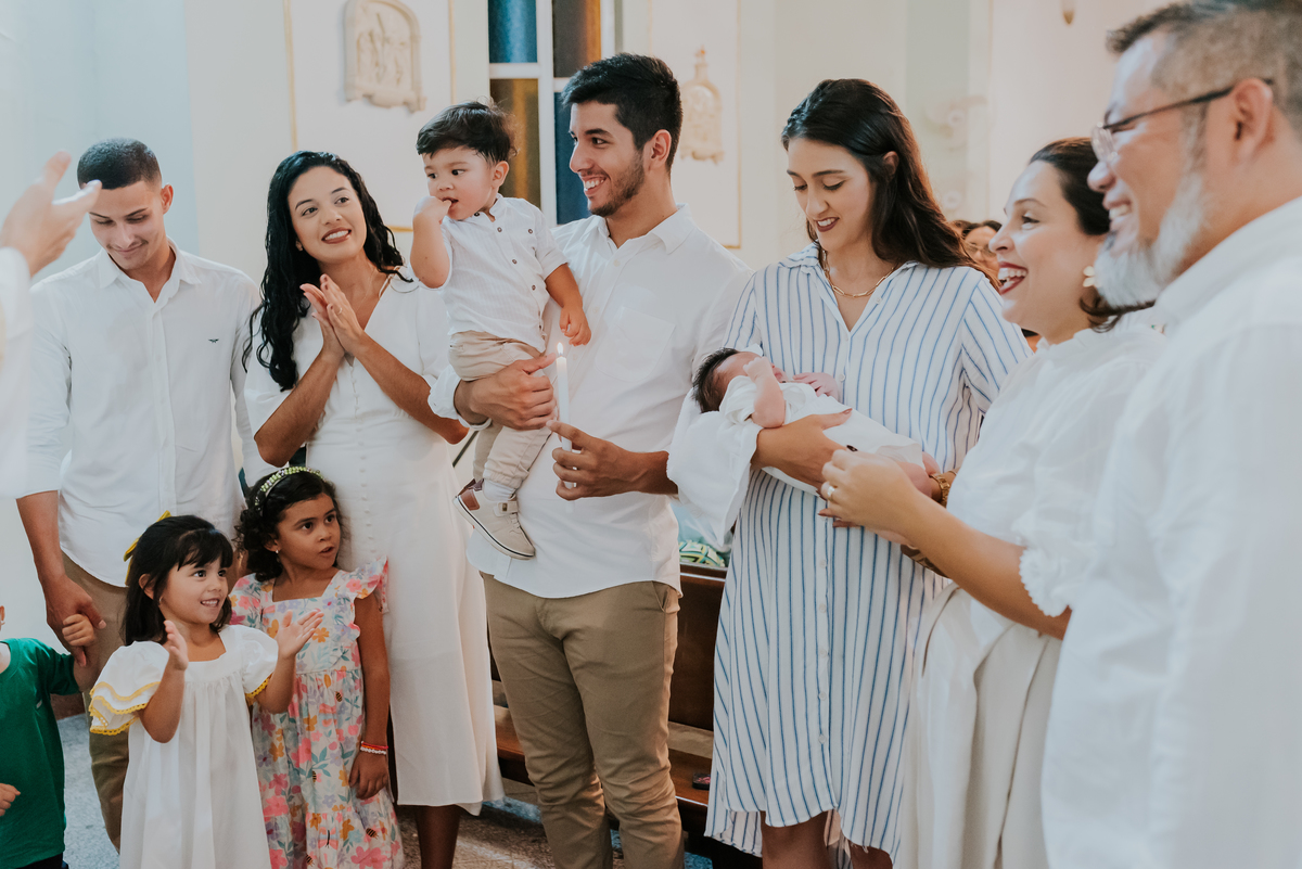 fotografia batizado batismo igreja sagrada família morro do ouro ilha do governador ribeira Rio de Janeiro fotografa familia Pedro mitsuo 