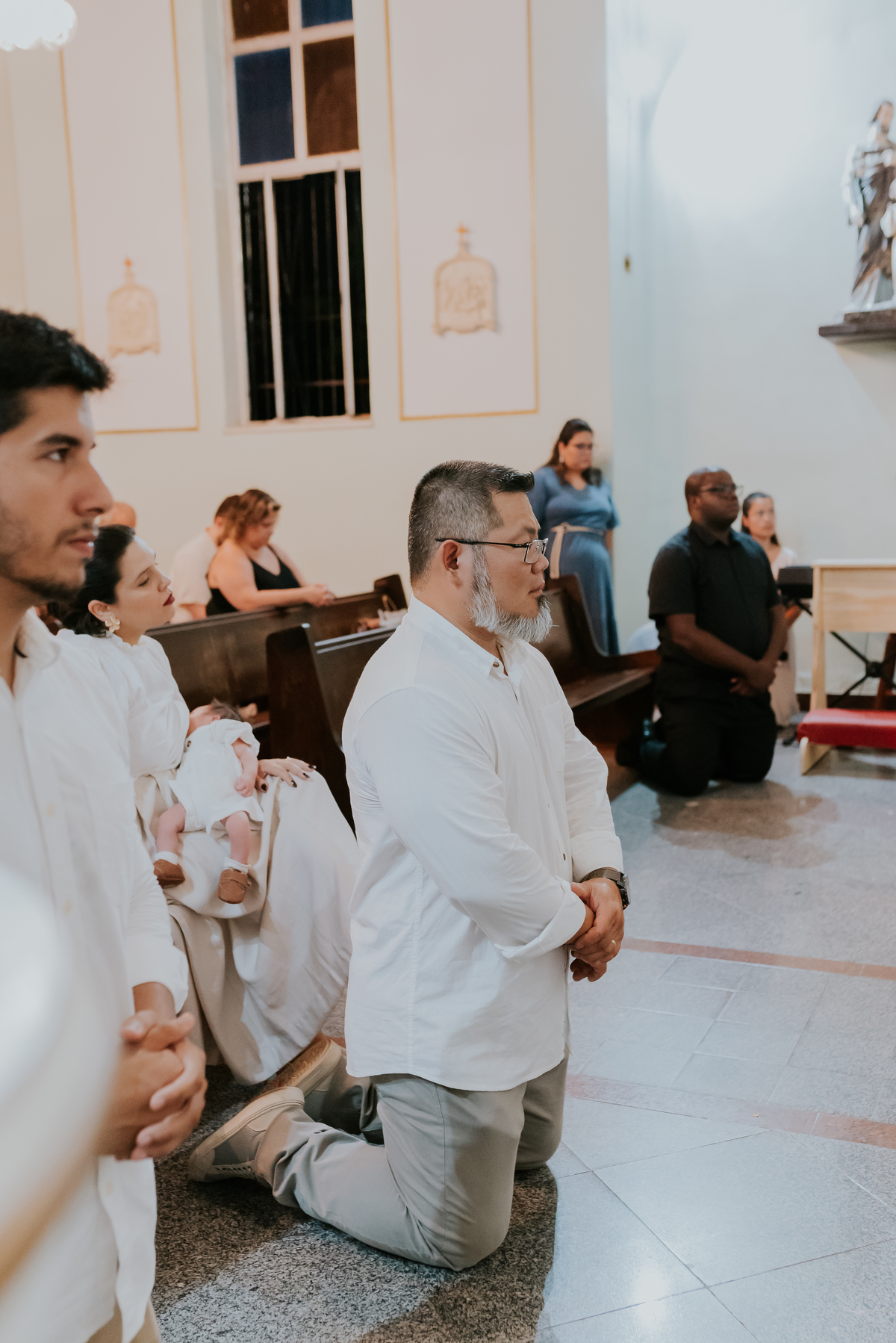 fotografia batizado batismo igreja sagrada família morro do ouro ilha do governador ribeira Rio de Janeiro fotografa familia Pedro mitsuo 
