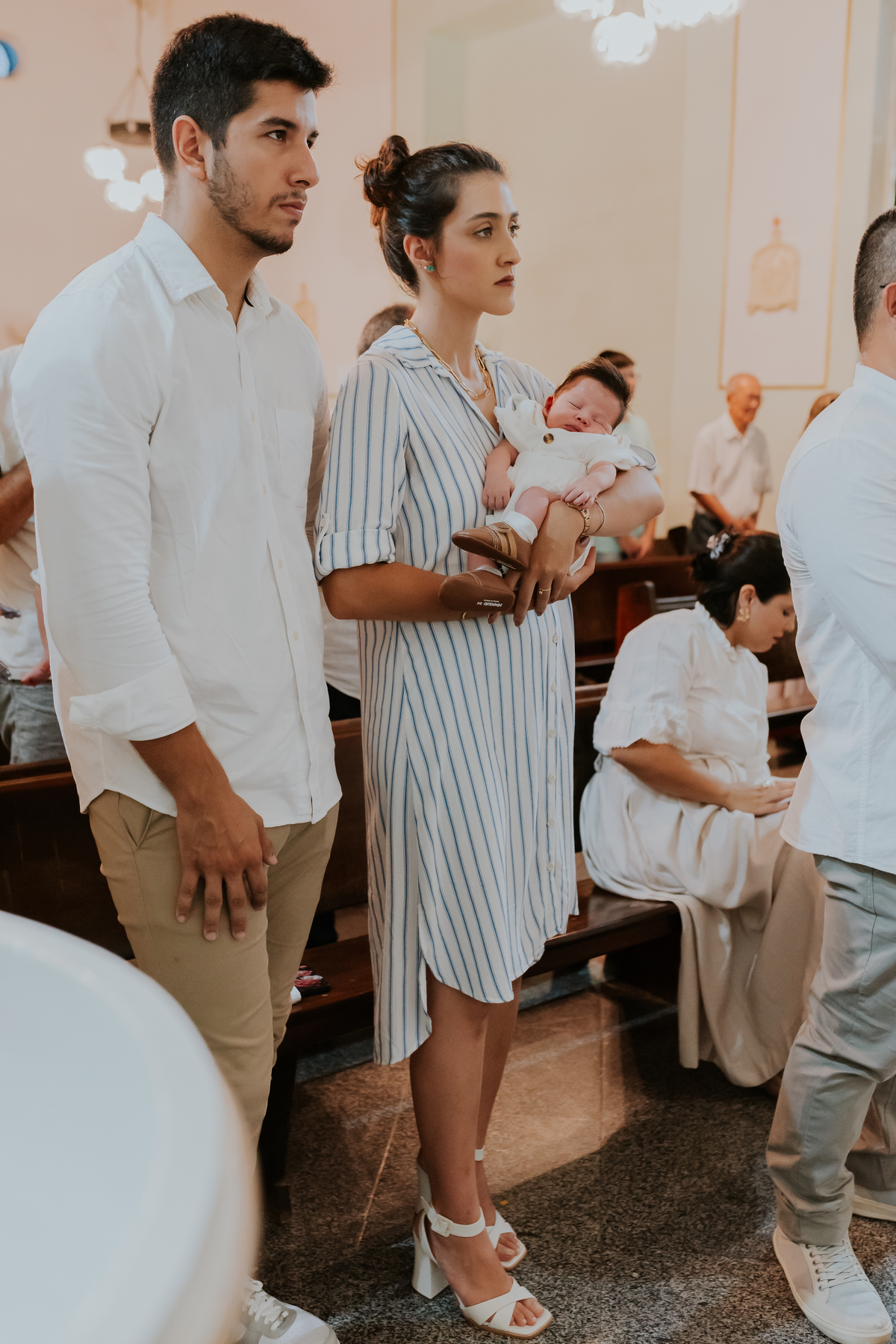 fotografia batizado batismo igreja sagrada família morro do ouro ilha do governador ribeira Rio de Janeiro fotografa familia Pedro mitsuo 