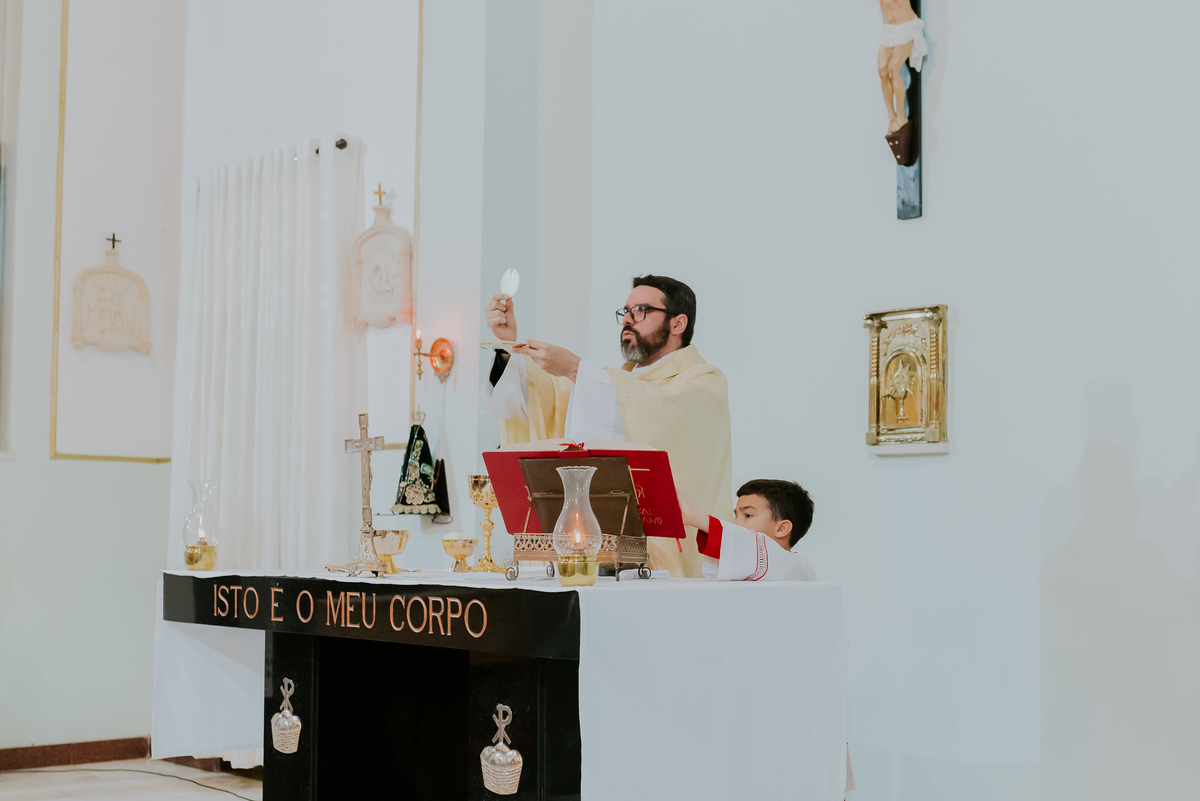 fotografia batizado batismo igreja sagrada família morro do ouro ilha do governador ribeira Rio de Janeiro fotografa familia Pedro mitsuo 