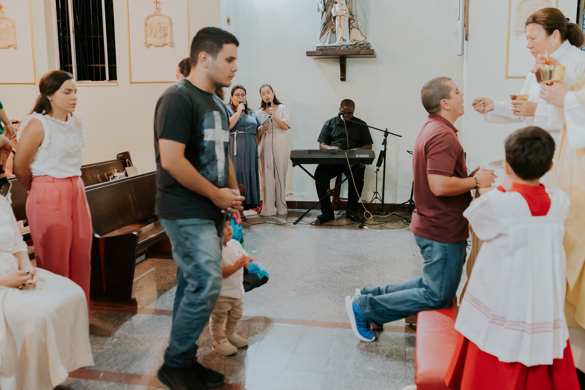 fotografia batizado batismo igreja sagrada família morro do ouro ilha do governador ribeira Rio de Janeiro fotografa familia Pedro mitsuo 