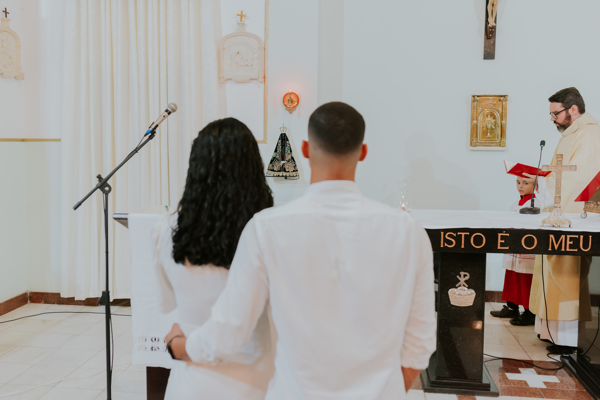 fotografia batizado batismo igreja sagrada família morro do ouro ilha do governador ribeira Rio de Janeiro fotografa familia Pedro mitsuo 