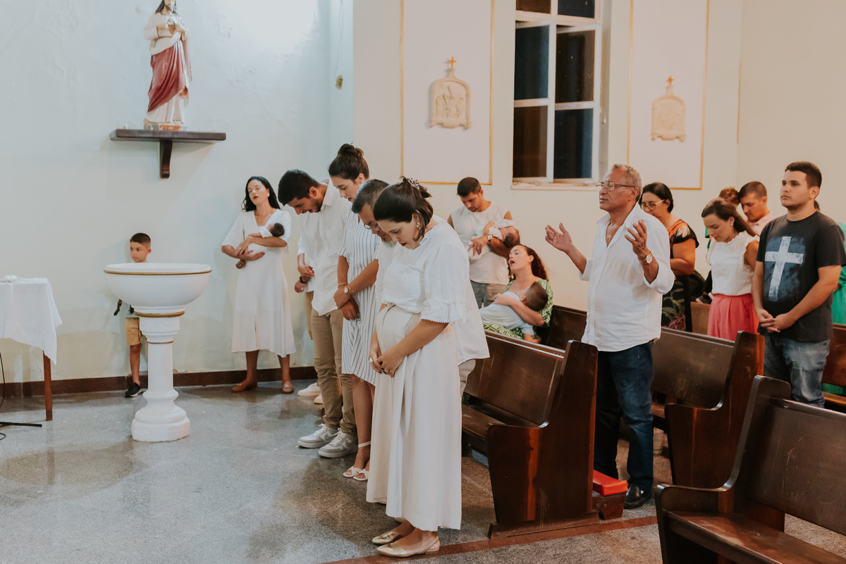 fotografia batizado batismo igreja sagrada família morro do ouro ilha do governador ribeira Rio de Janeiro fotografa familia Pedro mitsuo 