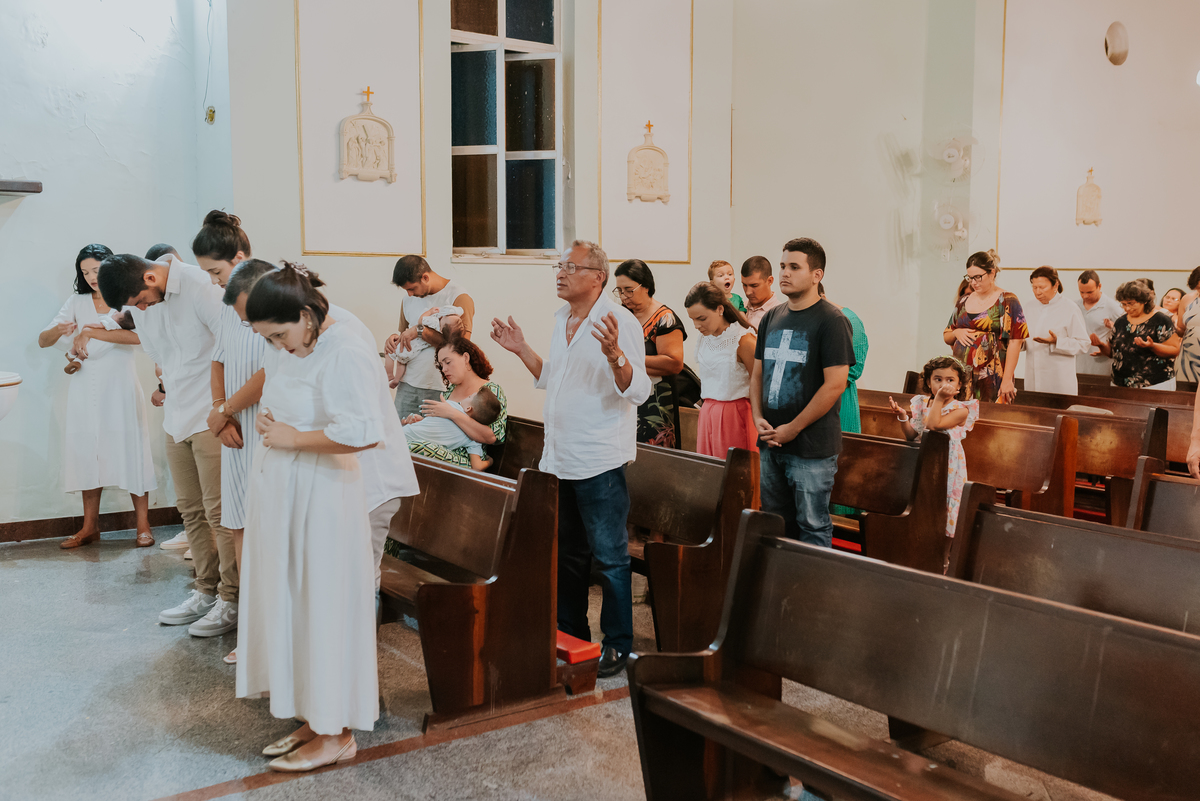 fotografia batizado batismo igreja sagrada família morro do ouro ilha do governador ribeira Rio de Janeiro fotografa familia Pedro mitsuo 