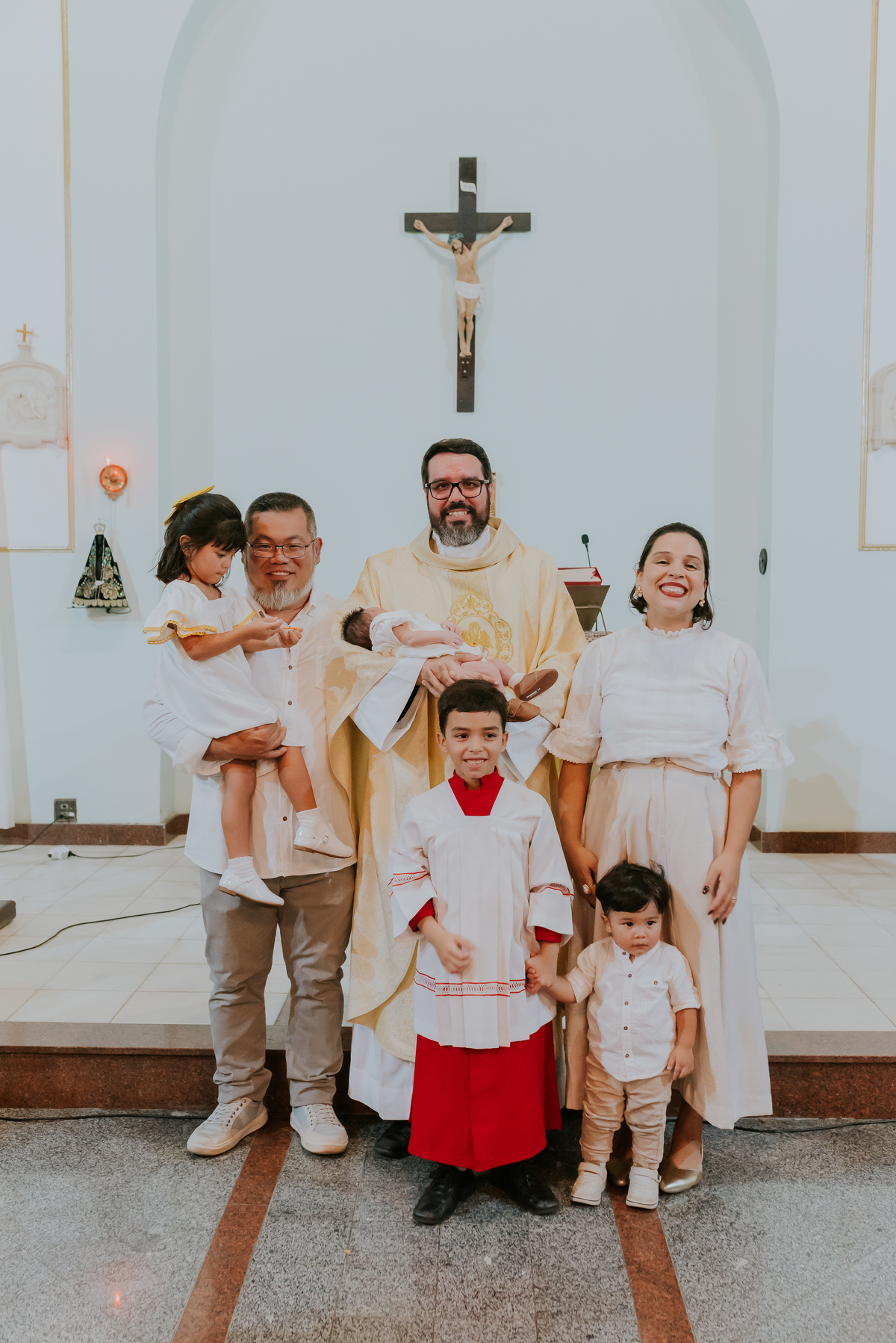 fotografia batizado batismo igreja sagrada família morro do ouro ilha do governador ribeira Rio de Janeiro fotografa familia Pedro mitsuo 