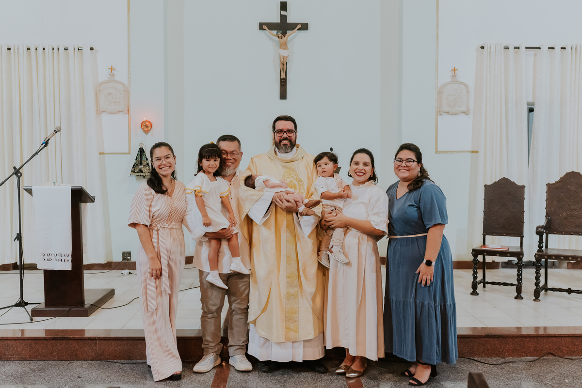 fotografia batizado batismo igreja sagrada família morro do ouro ilha do governador ribeira Rio de Janeiro fotografa familia Pedro mitsuo 