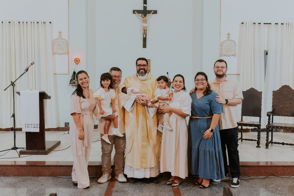 fotografia batizado batismo igreja sagrada família morro do ouro ilha do governador ribeira Rio de Janeiro fotografa familia Pedro mitsuo 