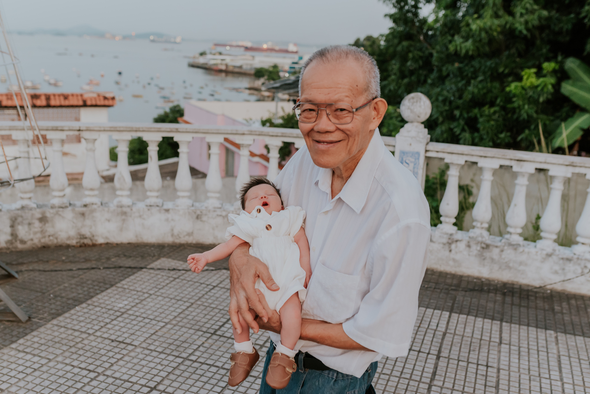 fotografia batizado batismo igreja sagrada família morro do ouro ilha do governador ribeira Rio de Janeiro fotografa familia Pedro mitsuo 