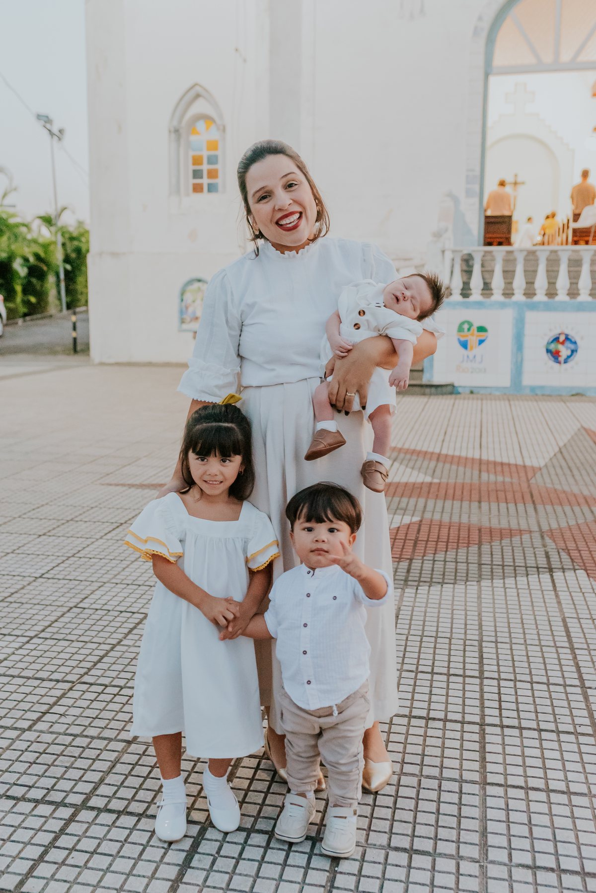 fotografia batizado batismo igreja sagrada família morro do ouro ilha do governador ribeira Rio de Janeiro fotografa familia Pedro mitsuo 