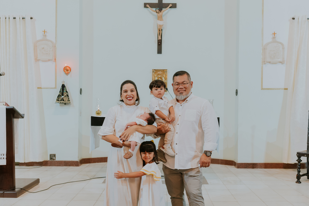 fotografia batizado batismo igreja sagrada família morro do ouro ilha do governador ribeira Rio de Janeiro fotografa familia Pedro mitsuo 