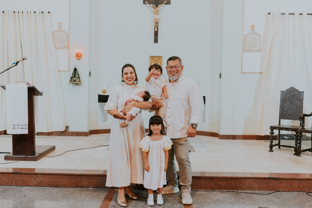 fotografia batizado batismo igreja sagrada família morro do ouro ilha do governador ribeira Rio de Janeiro fotografa familia Pedro mitsuo 