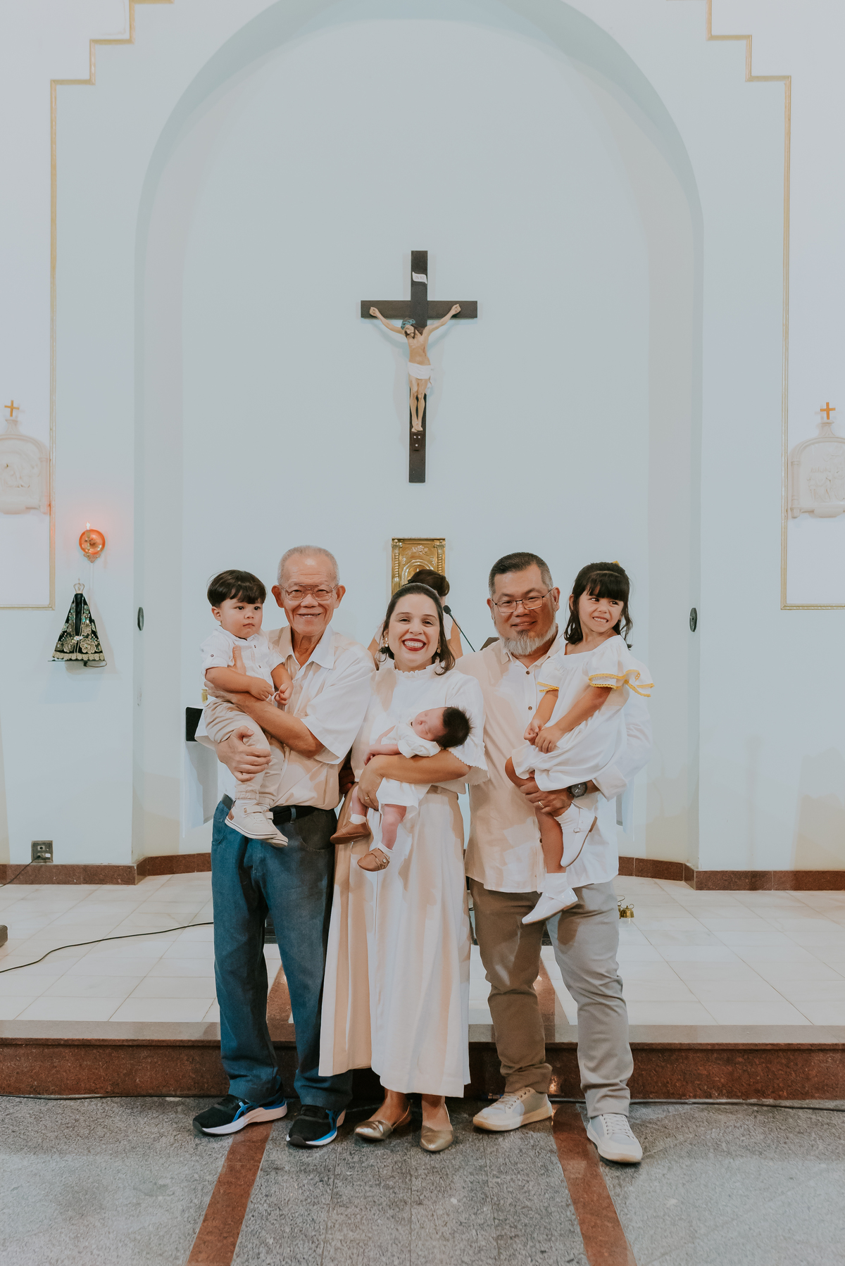 fotografia batizado batismo igreja sagrada família morro do ouro ilha do governador ribeira Rio de Janeiro fotografa familia Pedro mitsuo 