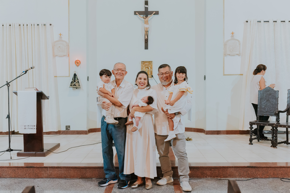 fotografia batizado batismo igreja sagrada família morro do ouro ilha do governador ribeira Rio de Janeiro fotografa familia Pedro mitsuo 