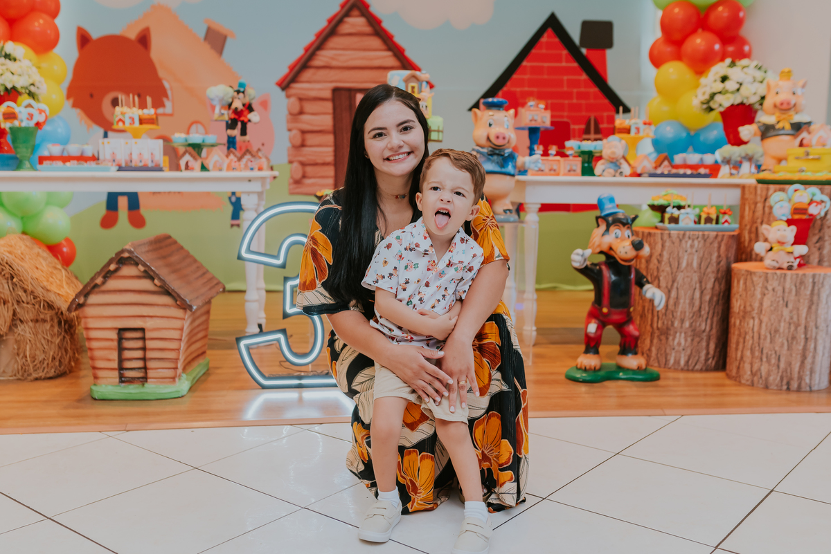 fotografia festa infantil jacapregua Rio de Janeiro fotografa familia 3 anos Antonio tema 3 porquinhos casa de festas dreams