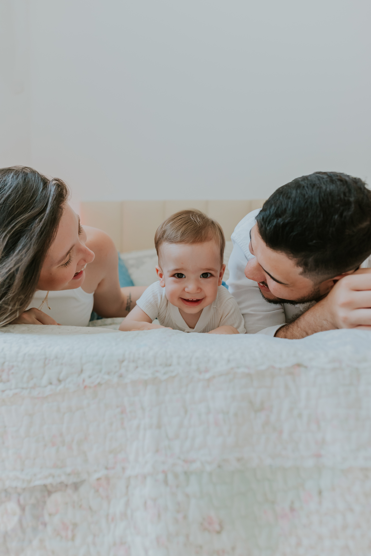 fotografia fotografa familia ensaio em casa acompanhamento 11 meses Noah ilha do governador portuguesa rio de janeiro